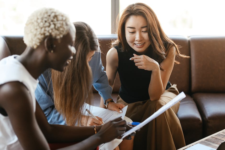 An image depicting a diverse group of people discussing and analyzing market trends and audience behavior.